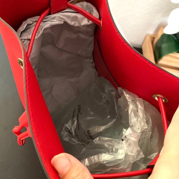 Michael Kors Suri Large Bucket - Picture 5 of 7